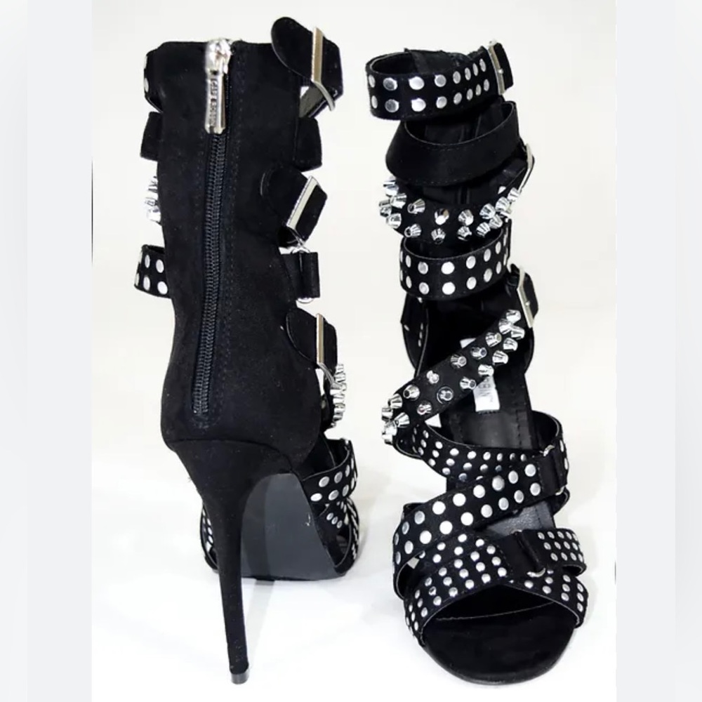 Cape Robbin Black Suzzy-124 Studded Stiletto
Heel Size 9